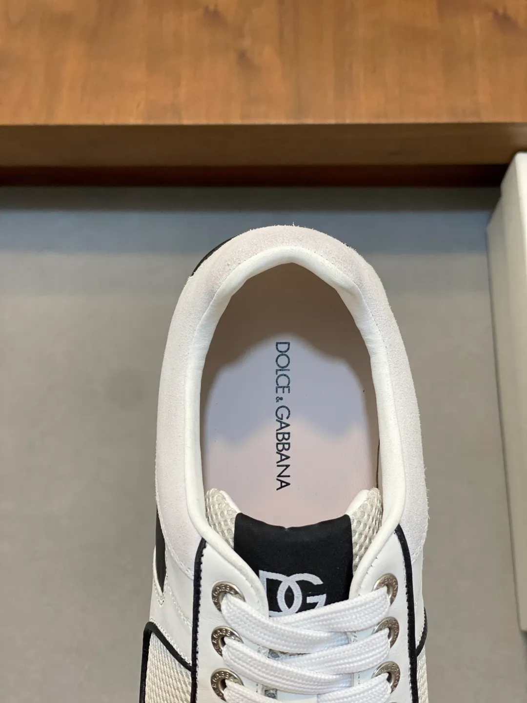 Men's shoes💰740 Dolce&Gabbana DG Cushion calfskin skate shoes｜Embellished with DG logo｜Lightweight, grippy two-tone TPU outsole adopts innovative design to provide excellent performance｜Jacquard label adds timeless style｜Original imported cowhide｜Multiple material splicing design｜Imported cowhide lining Cowhide foot pads｜Original TPU two-color elastic outsole Size: 39-44 (customized at 38.45.46)